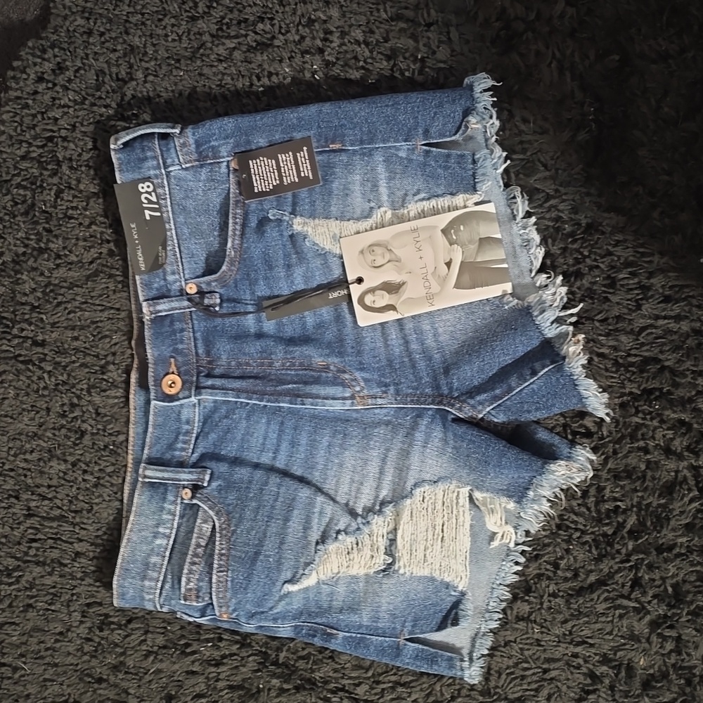 Kendall + Kylie shorts - Picture 2 of 9